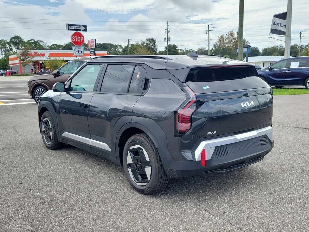 New 2027 Interstellar Gray Kia Wind image 4