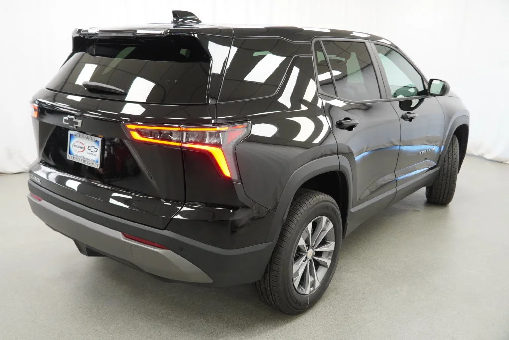 New 2027 Mosaic Black Metallic Chevrolet LT image 14
