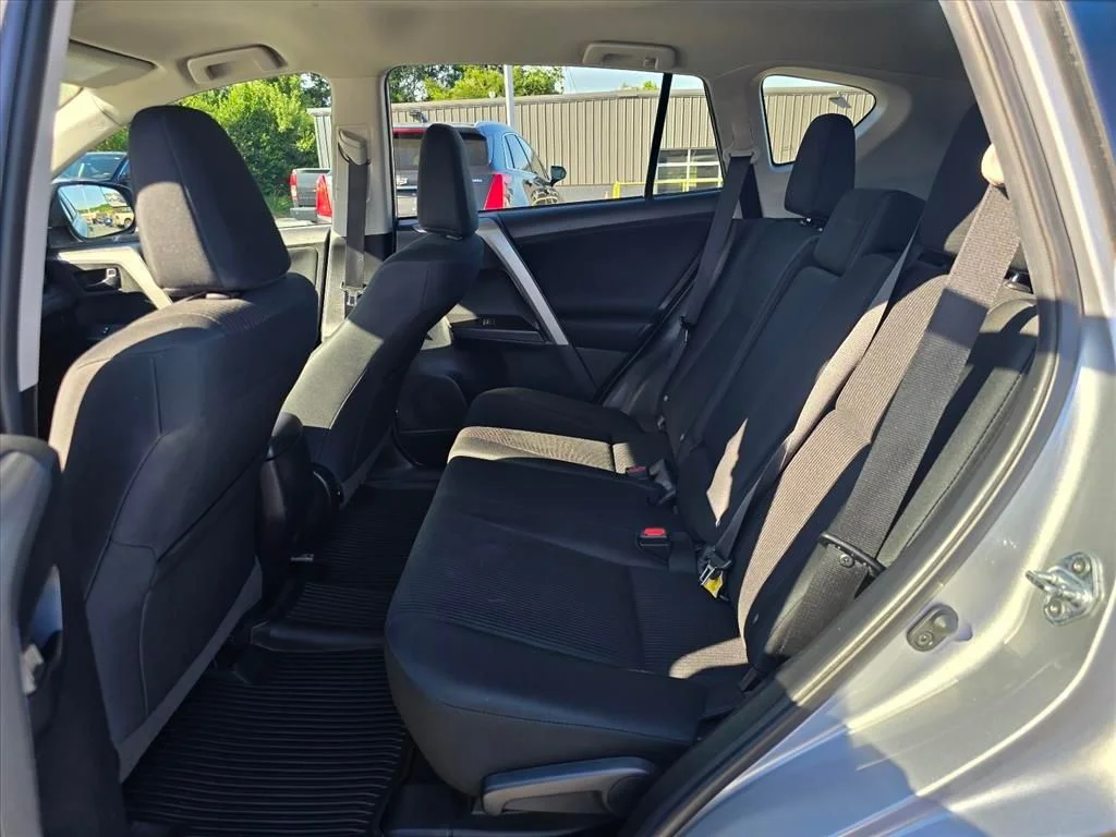 Used 2018 Silver Toyota LE image 12