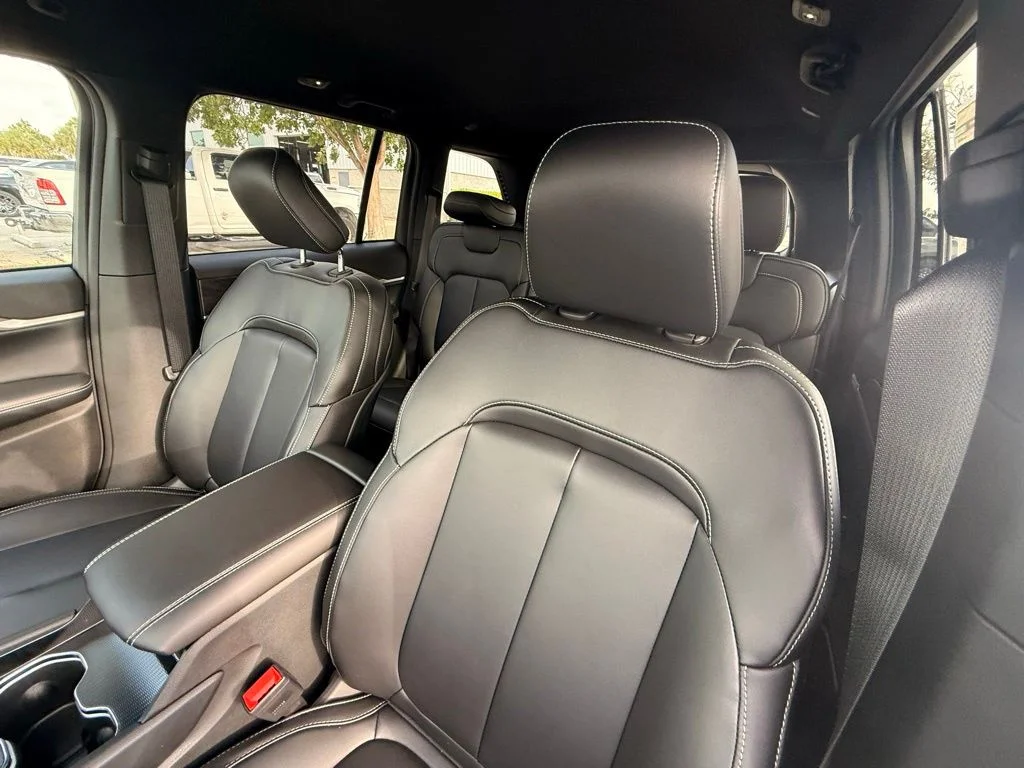 New 2026 Baltic Gray Metallic Clear-Coat Exterior Paint Jeep Limited image 23