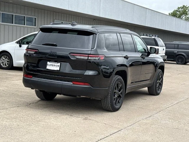New 2026 Diamond Black Crystal Pearlcoat Jeep Altitude image 3