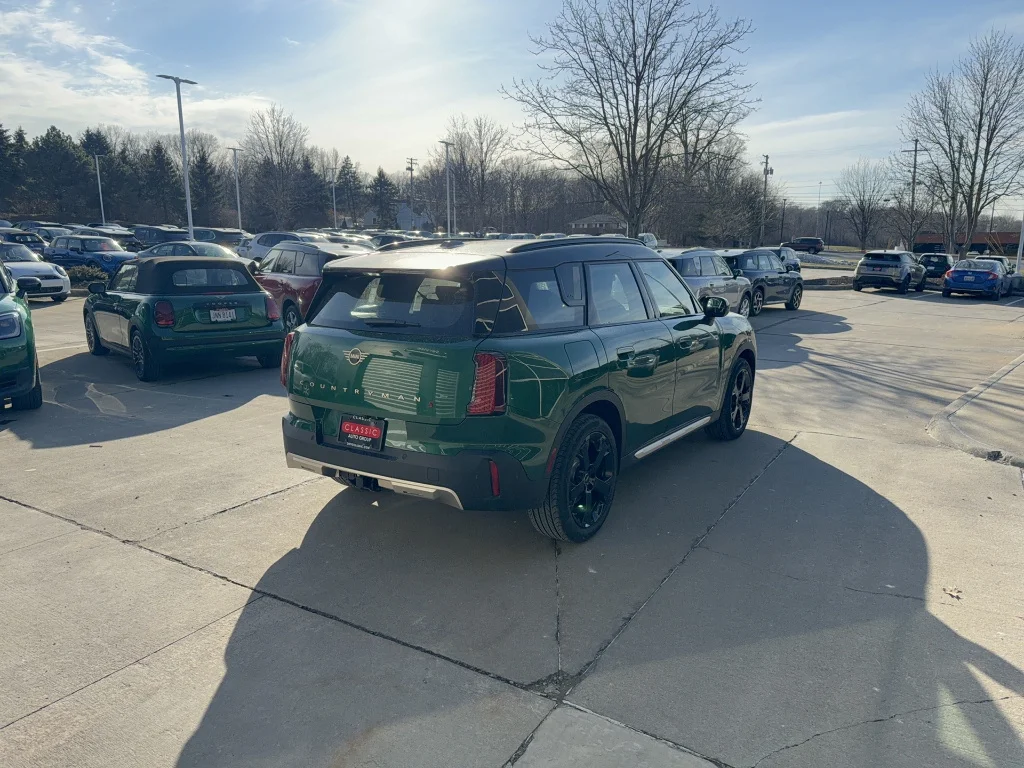 New 2026 British Racing Green IV Metallic MINI Signature Plus image 3