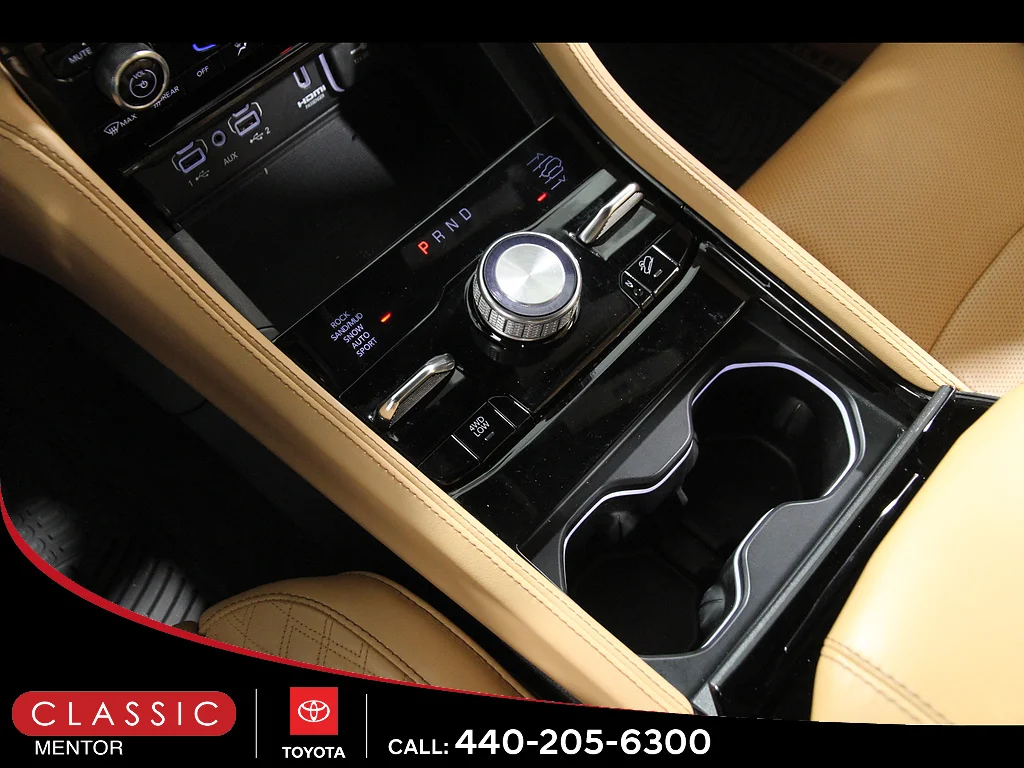 Used 2023 Diamond Black Crystal Pearl Coat Jeep  image 17