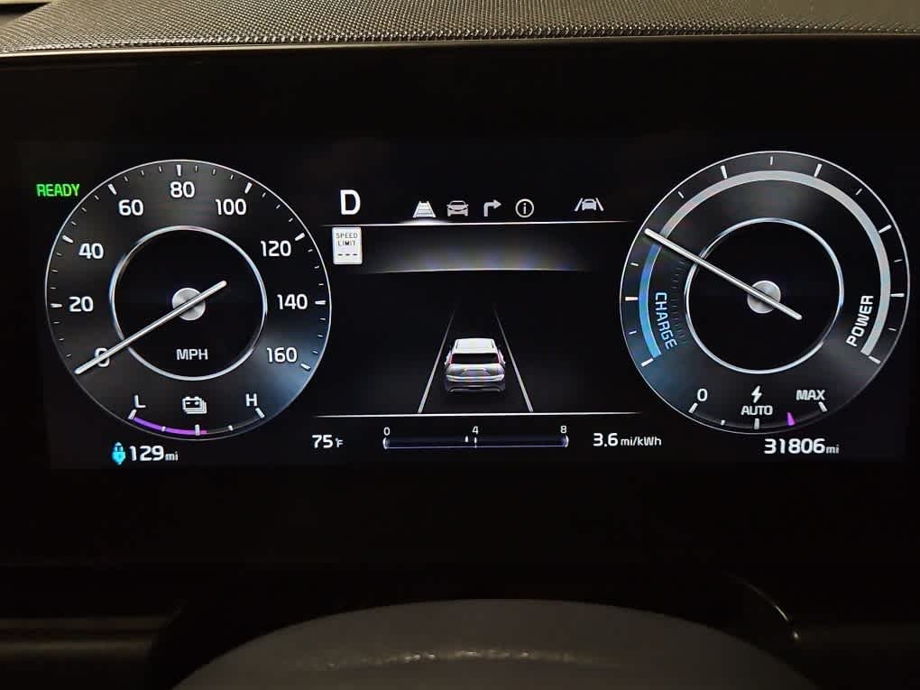 Used 2023 Cityscape Green Kia Wave image 16