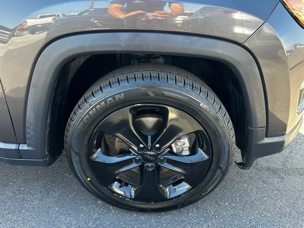 Used 2019 Gray Jeep Latitude image 12