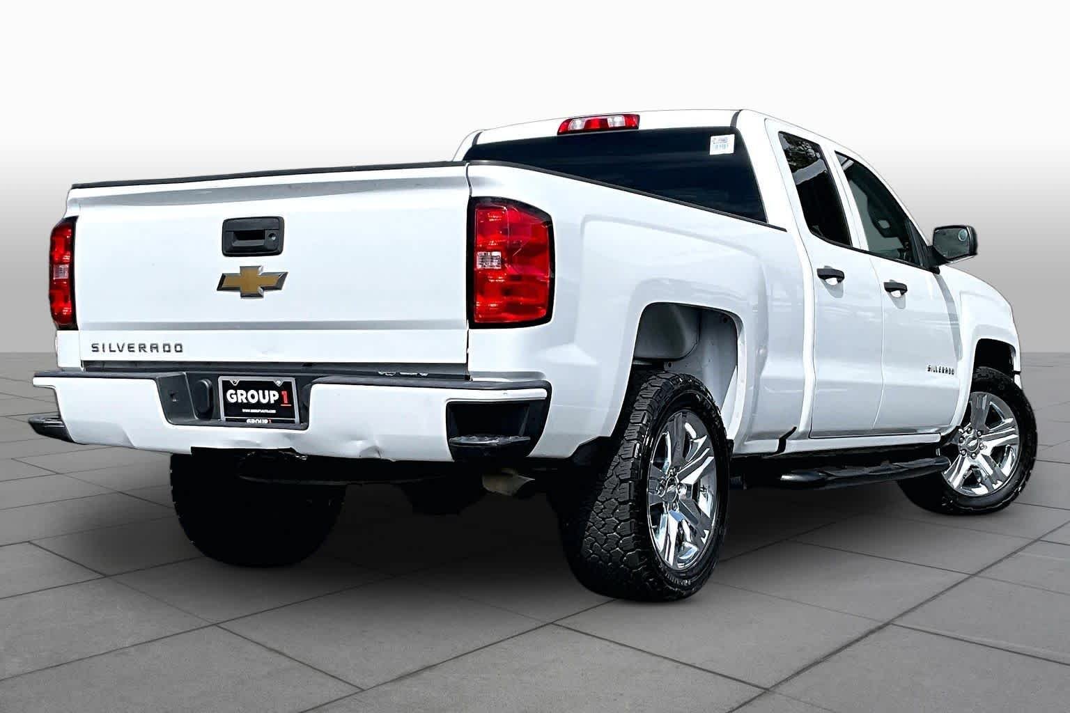 Used 2017 Summit White Chevrolet Custom image 13