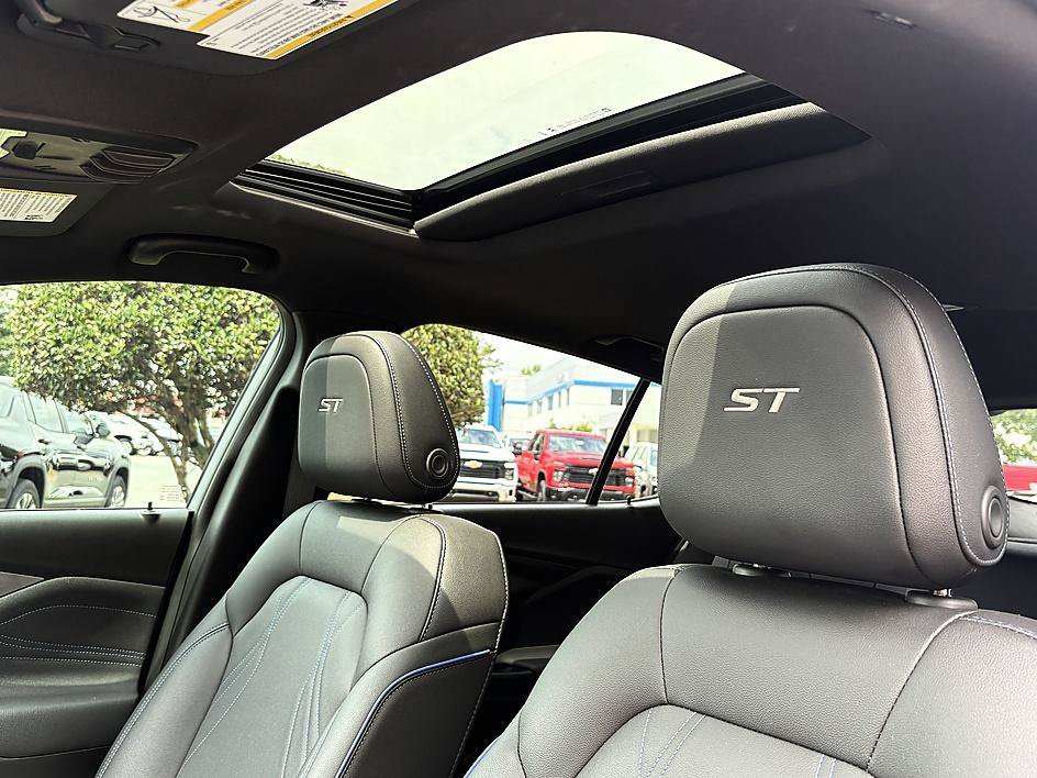 Used 2025 Moonstone Gray Metallic Buick Sport Touring image 18