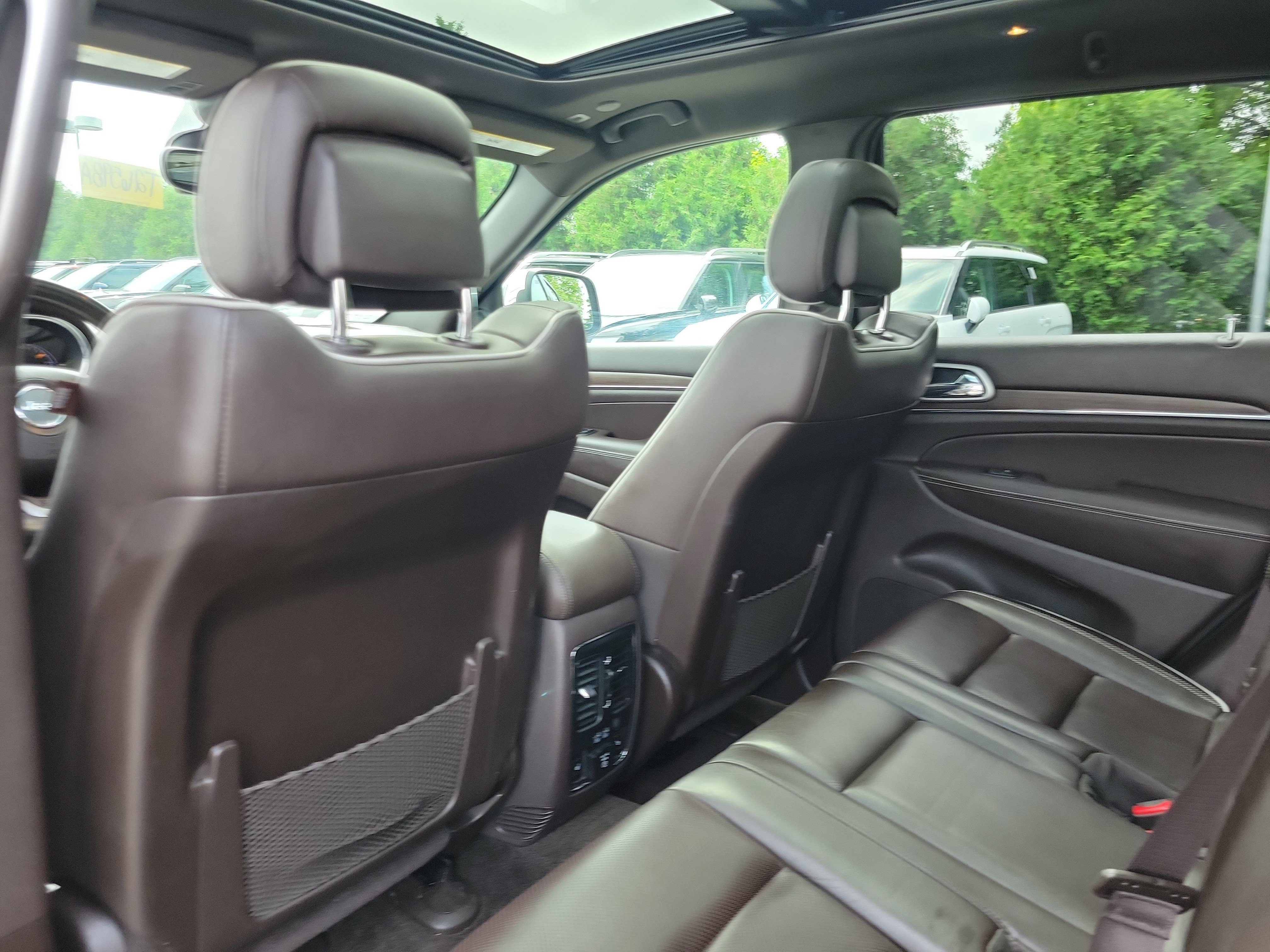Used 2018 Ivory 3-Coat Jeep Overland image 14