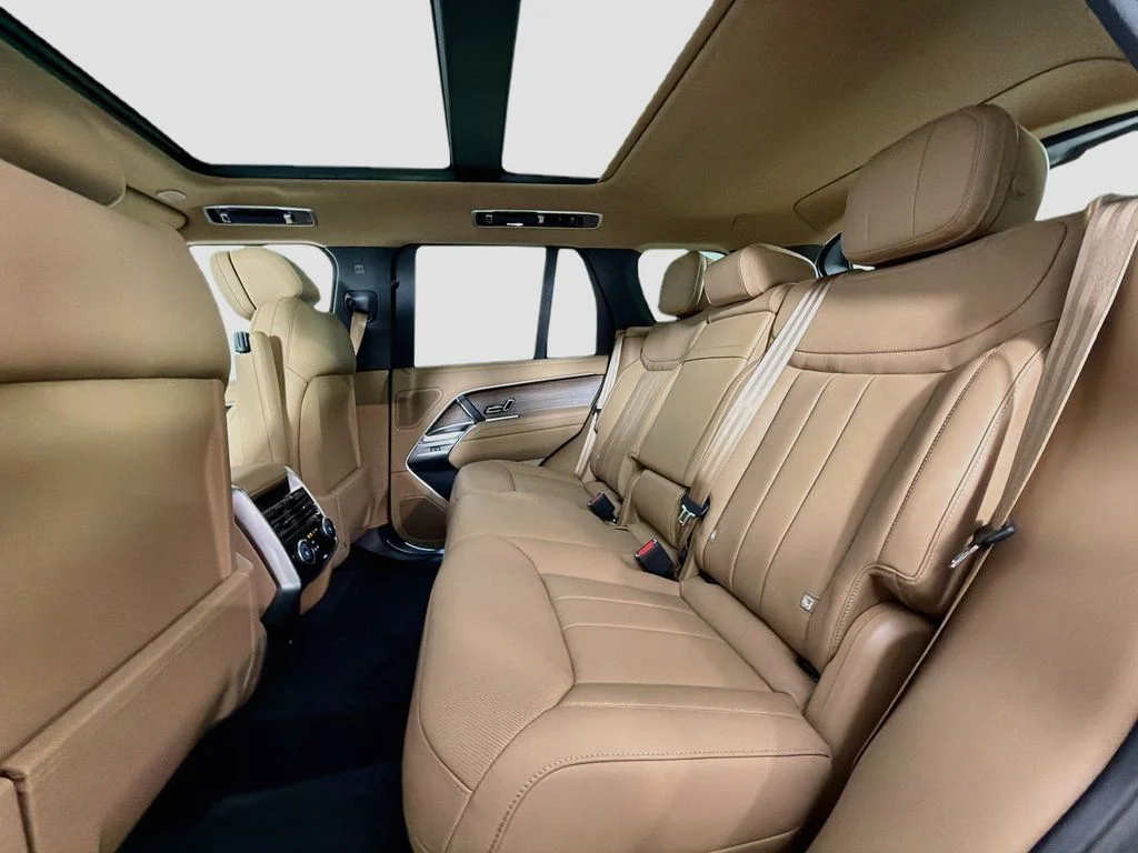 New 2026 Eiger Grey Land Rover SE image 26