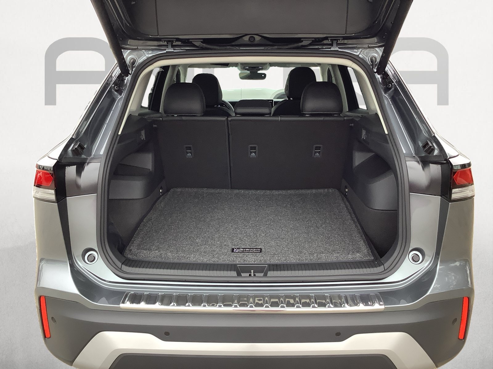 New 2026 PLATINUM GRAY Volkswagen SE image 10