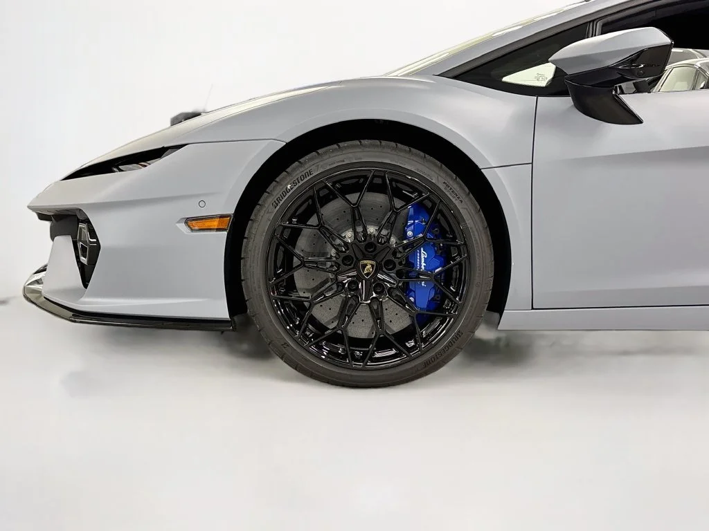 New 2026 Silver Lamborghini  image 37