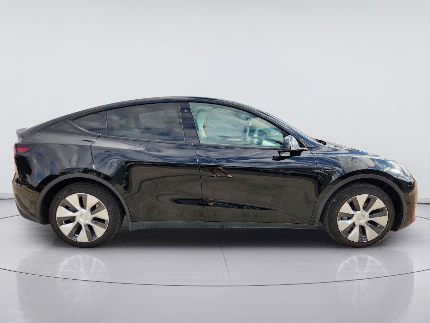 2023 Tesla Model Y photo 4 of 33