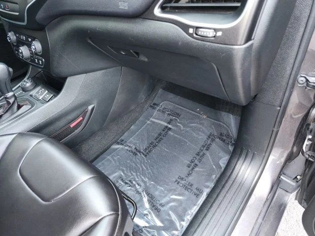 Used 2019 Crystal Metallic Jeep Trailhawk image 58