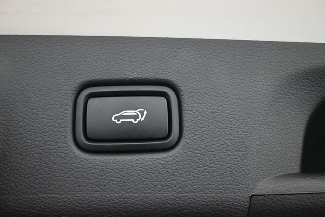 Used 2025 White Hyundai SEL image 12