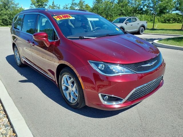 Used 2019 Velvet Chrysler Touring L Plus image 3