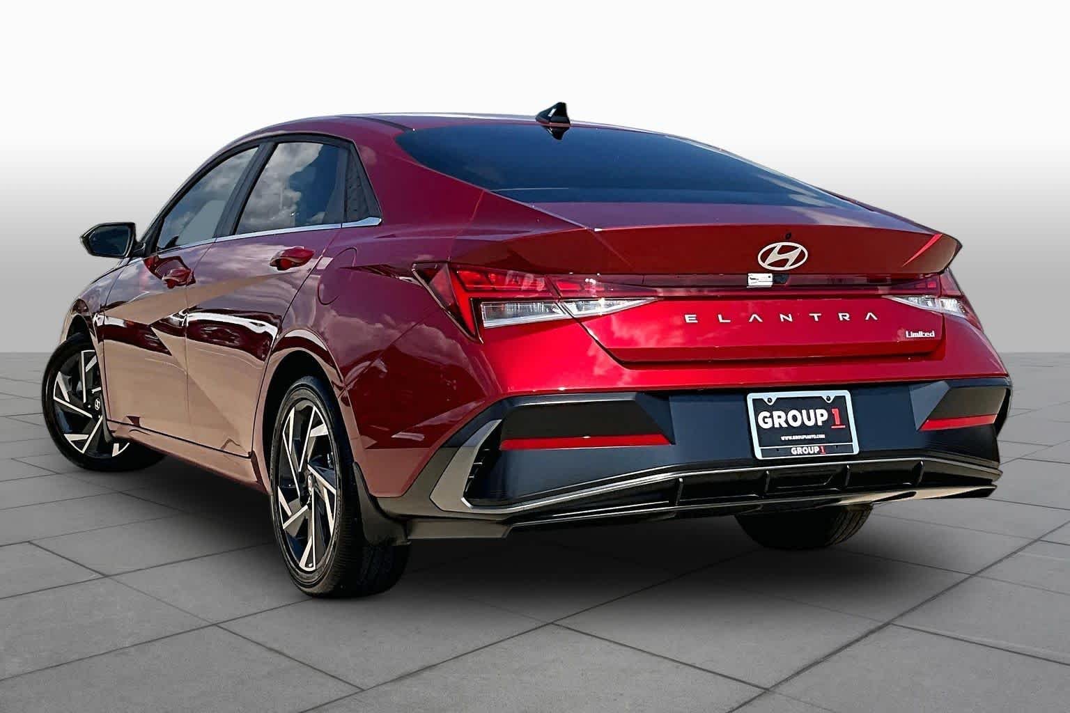 2025 Hyundai Elantra Limited - Photo 12