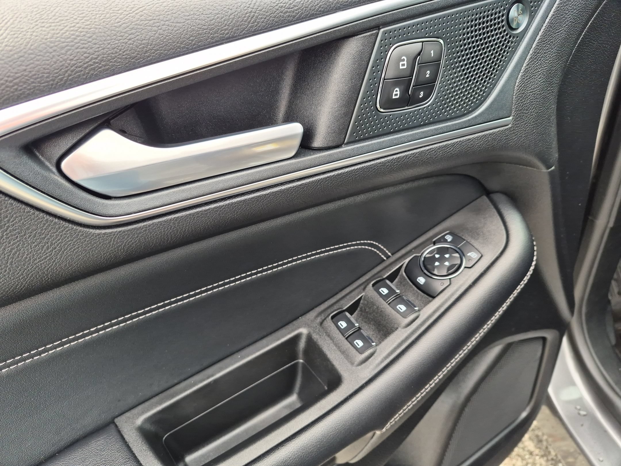 Used 2024  Ford Titanium image 13