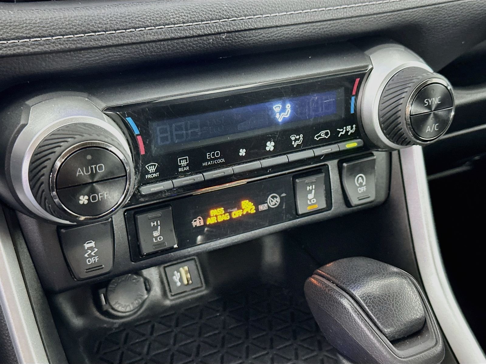 Used 2023 Ice Toyota XLE image 17