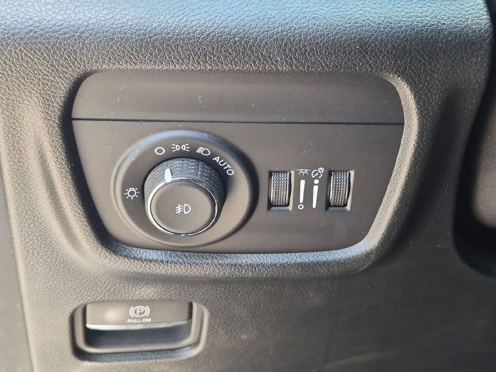 Used 2024 Silver Jeep Summit image 21