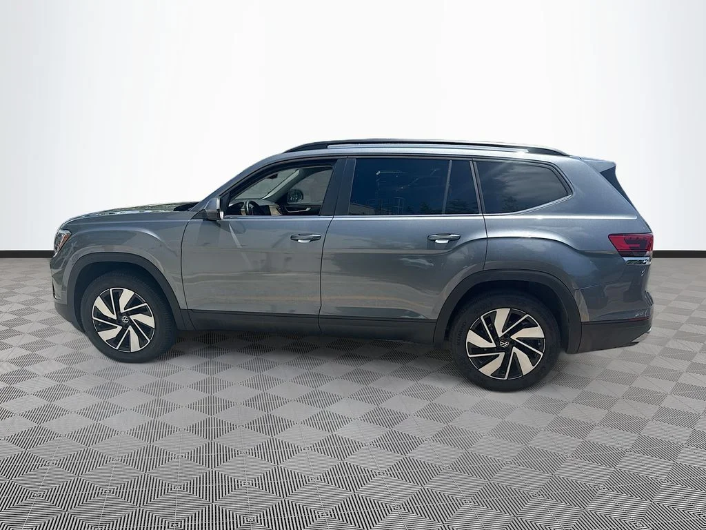 Used 2025  Volkswagen 2.0T SE w/Technology image 9