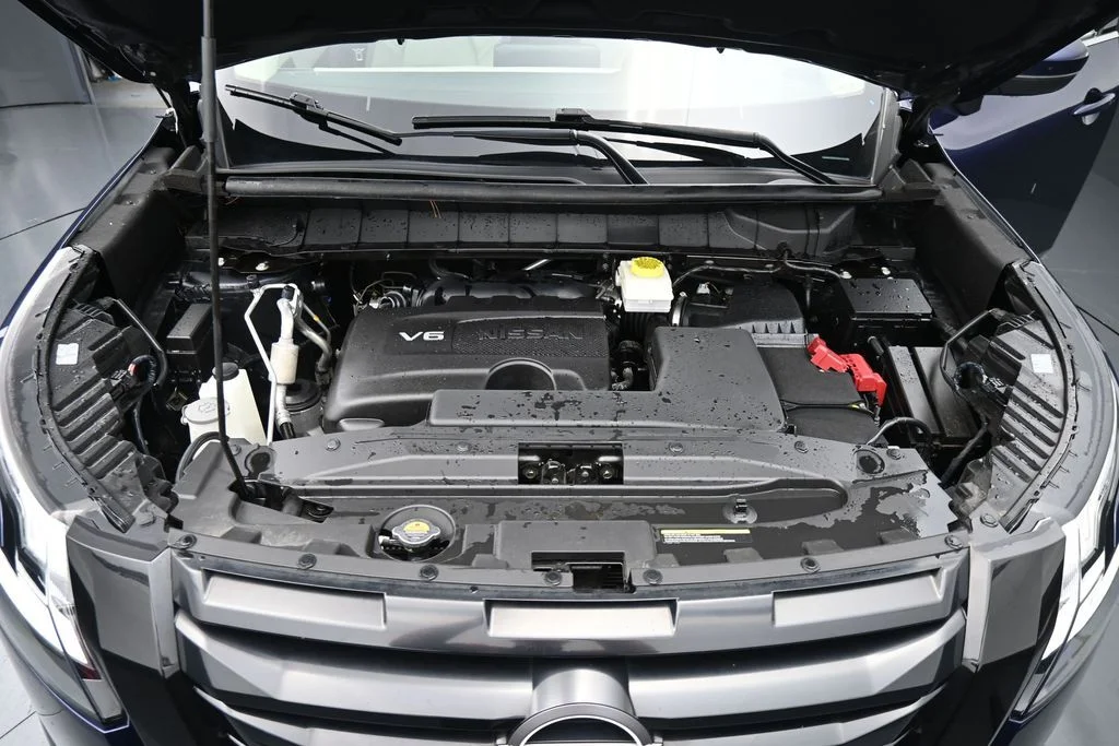 Used 2023 Blue Nissan SL image 14