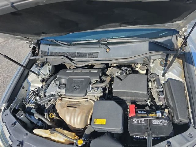 Used 2014 Silver Toyota SE image 29