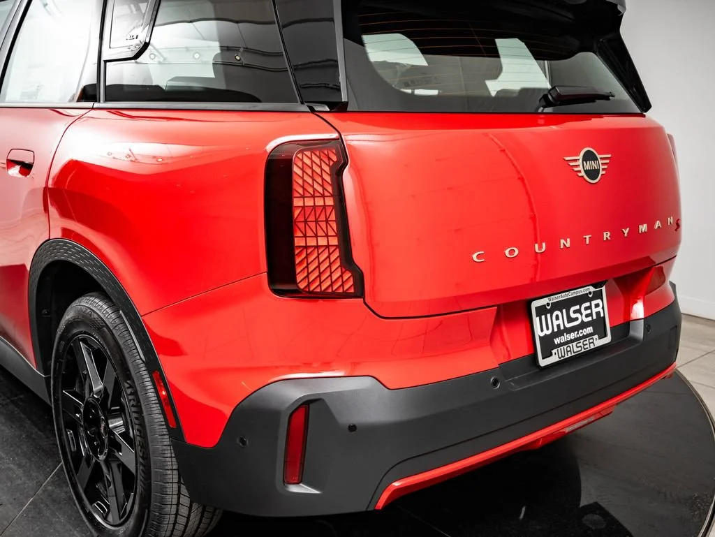 New 2027 Chili Red MINI Signature Plus image 18