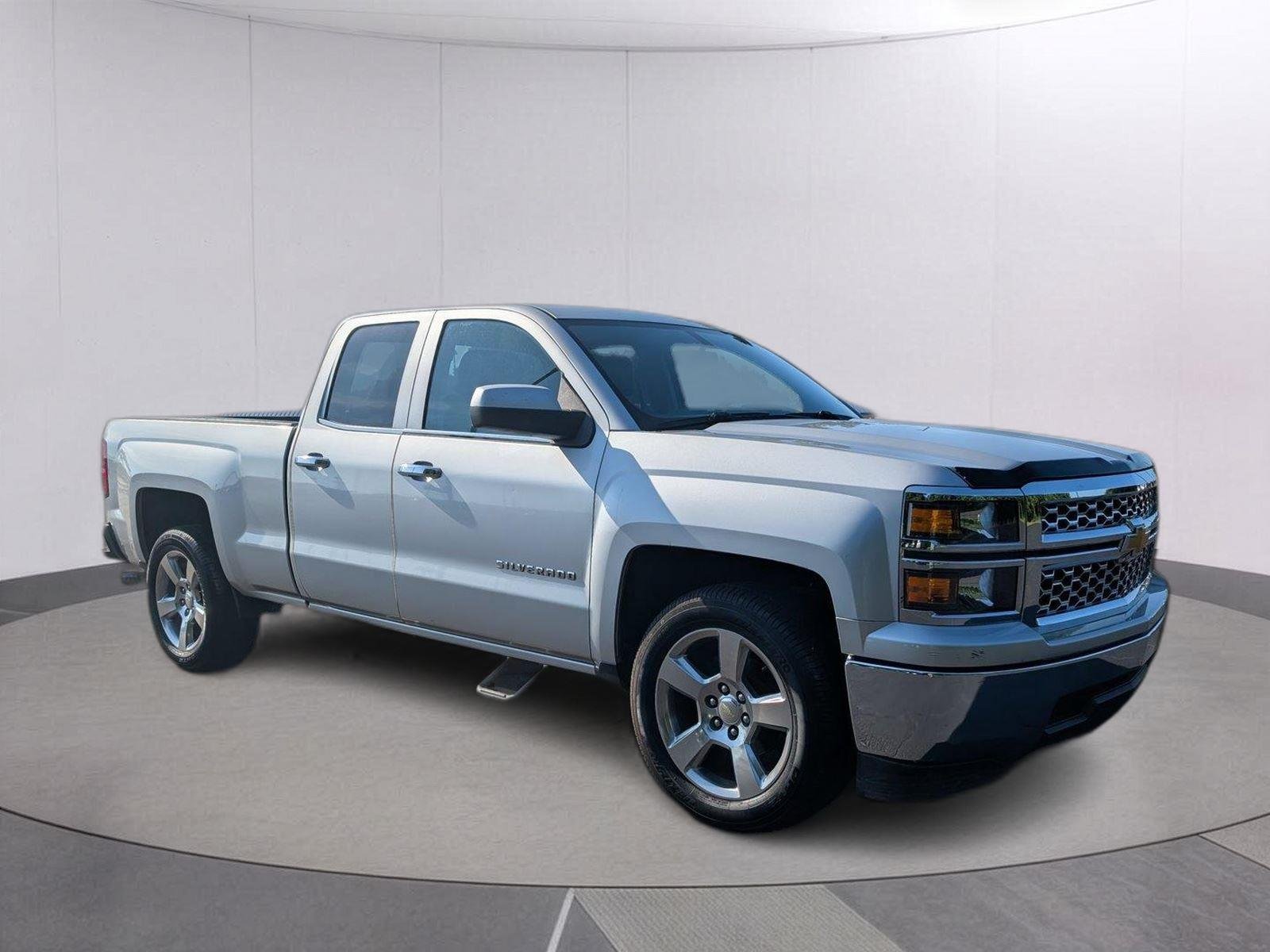 Used 2014 SILVER ICE METALLIC Chevrolet LT image 7