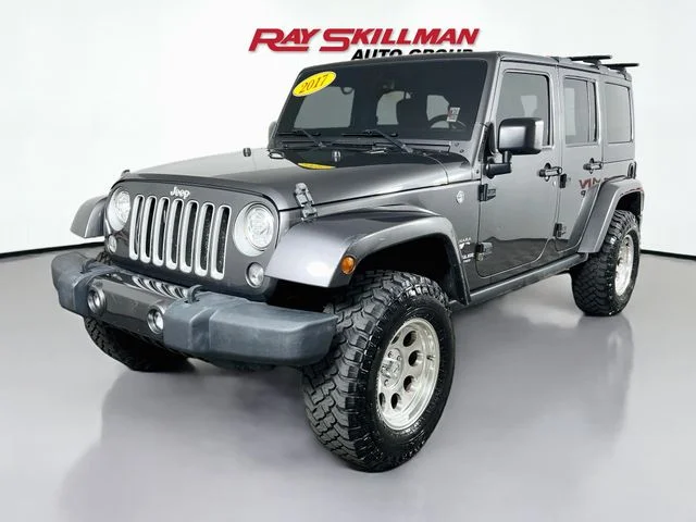 Used 2017 Gray Jeep Unlimited Sahara image 3
