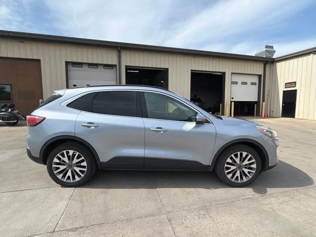 Used 2022 Blue Ford Titanium image 2