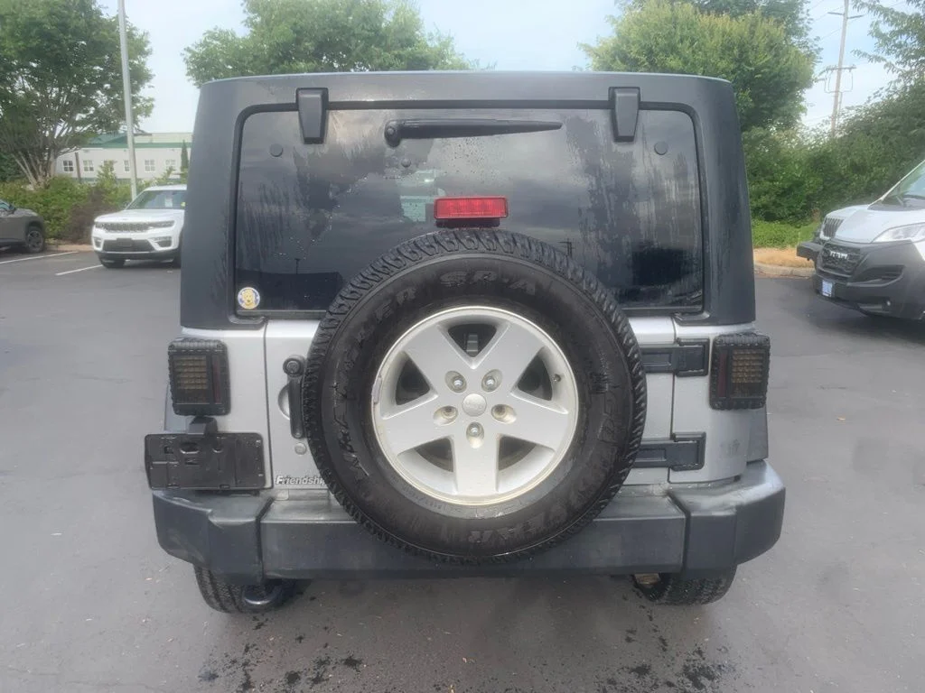 Used 2018 Billet Silver Metallic Clearcoat Jeep Unlimited Sport image 3