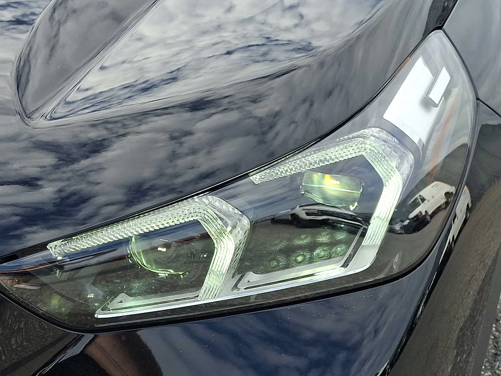 Used 2023 Black BMW xDrive28i image 9