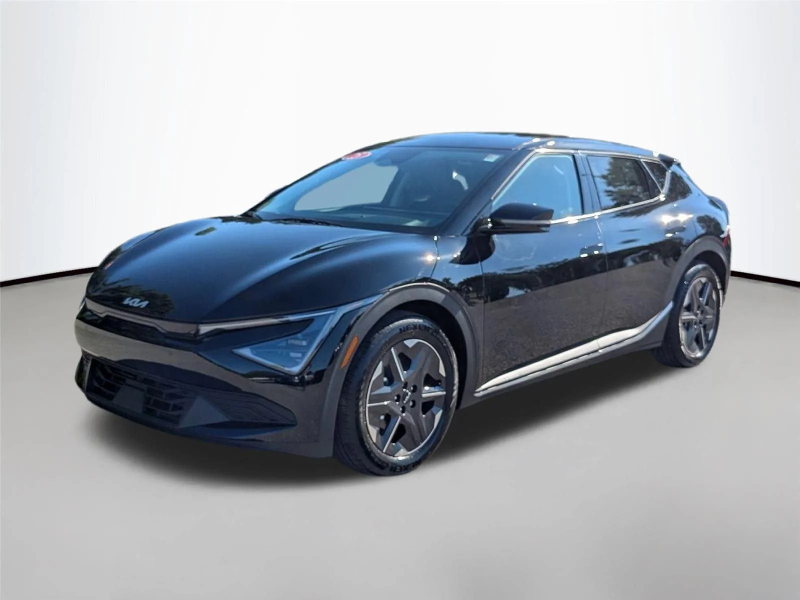 2025 Kia EV6 Light L/R's photo