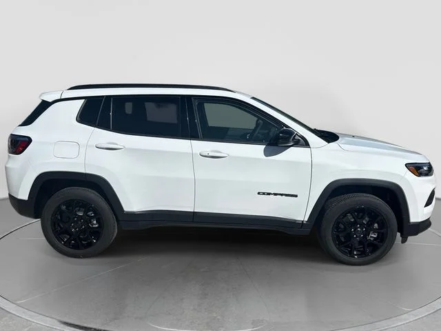 New 2026 Bright White Clear-Coat Exterior Paint Jeep Latitude image 9