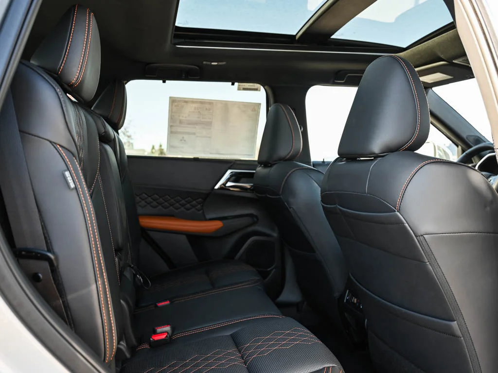 2025 Mitsubishi Outlander Plug-in Hybrid SEL - Photo 12