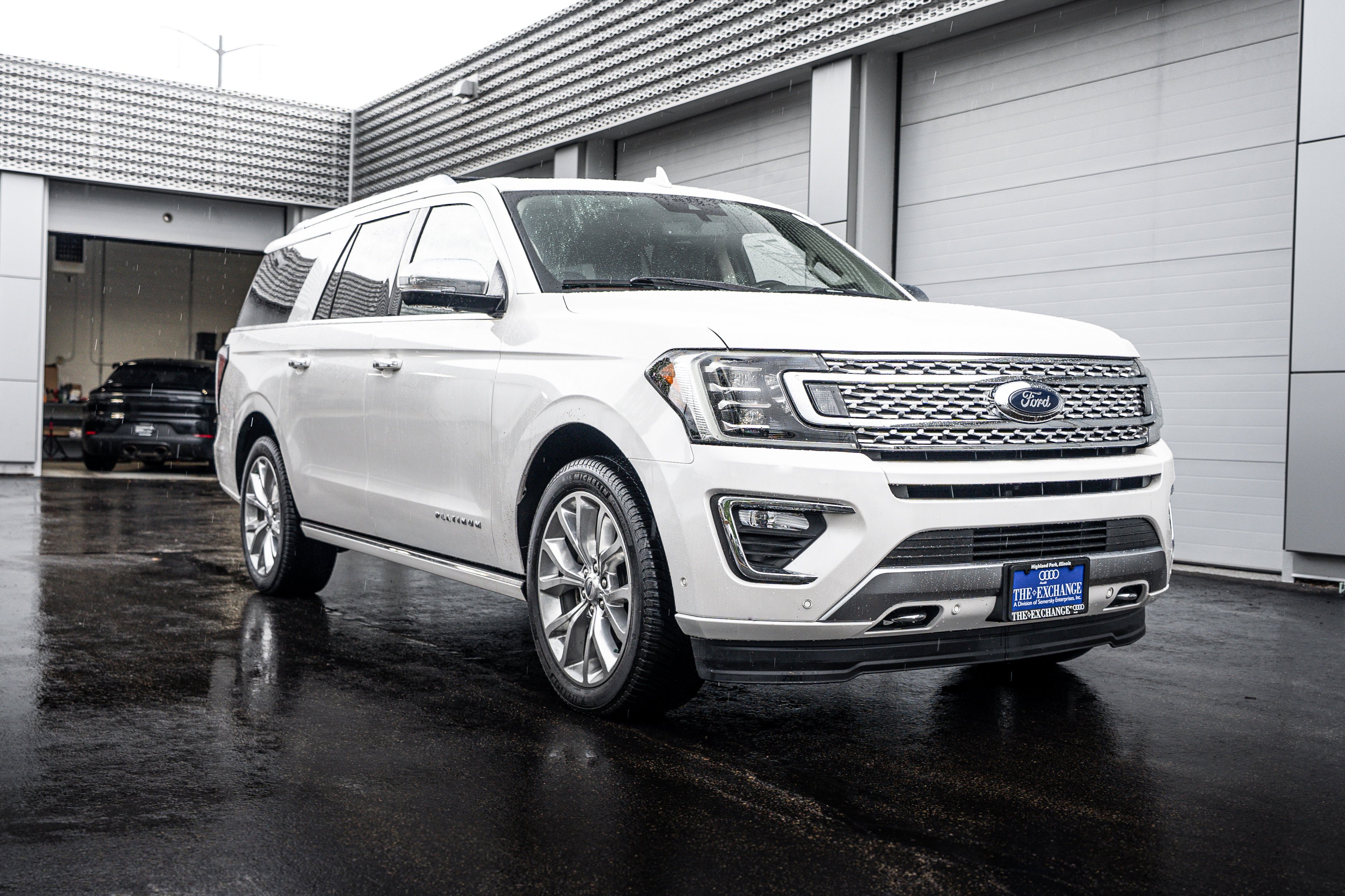 Used 2019 White Platinum Metallic Tri-Coat Ford Platinum image 1