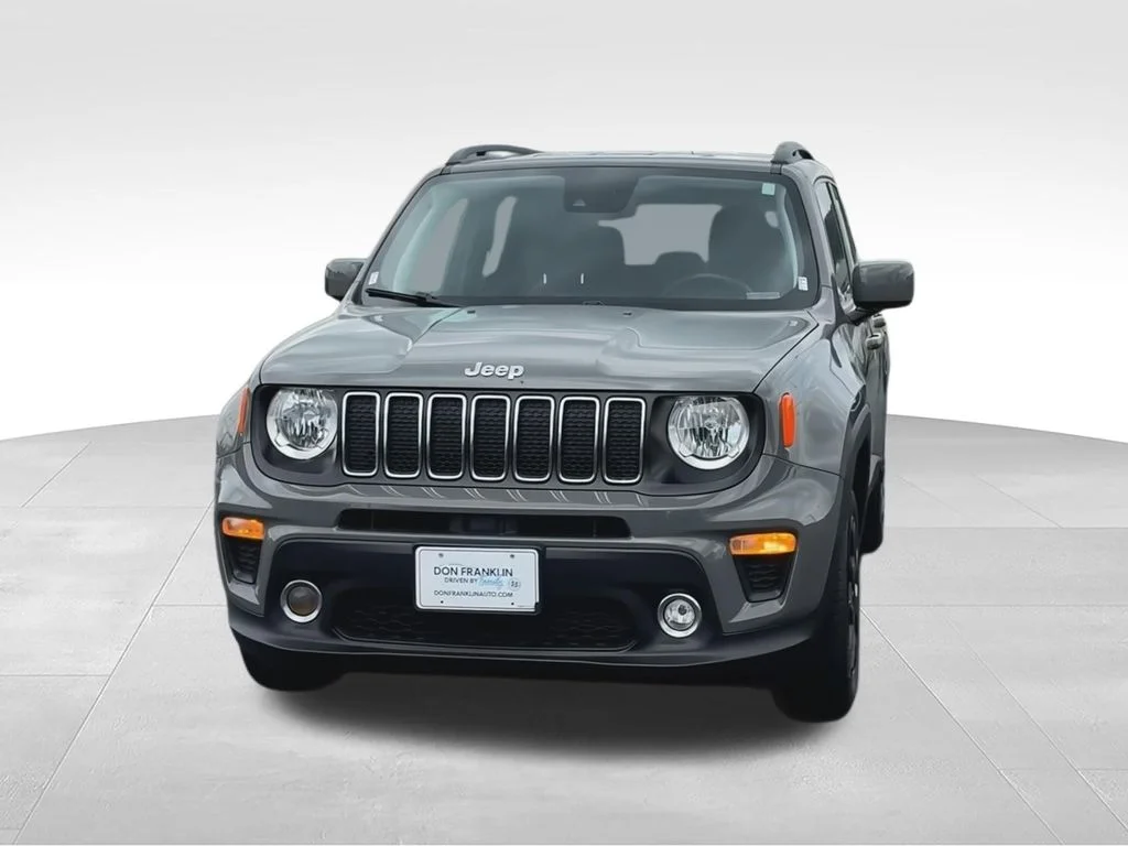 Used 2021 Gray Jeep Latitude image 3