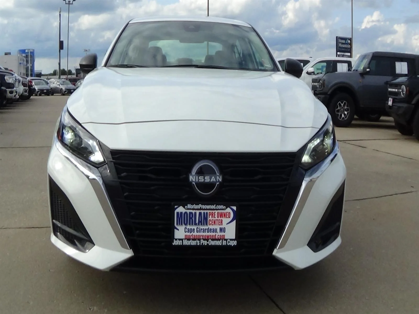 Certified Used 2025 Glacier White (qak) Nissan 2.5 SV image 3