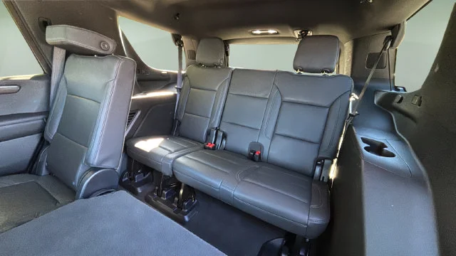 Used 2025 Gray Chevrolet Z71 image 33