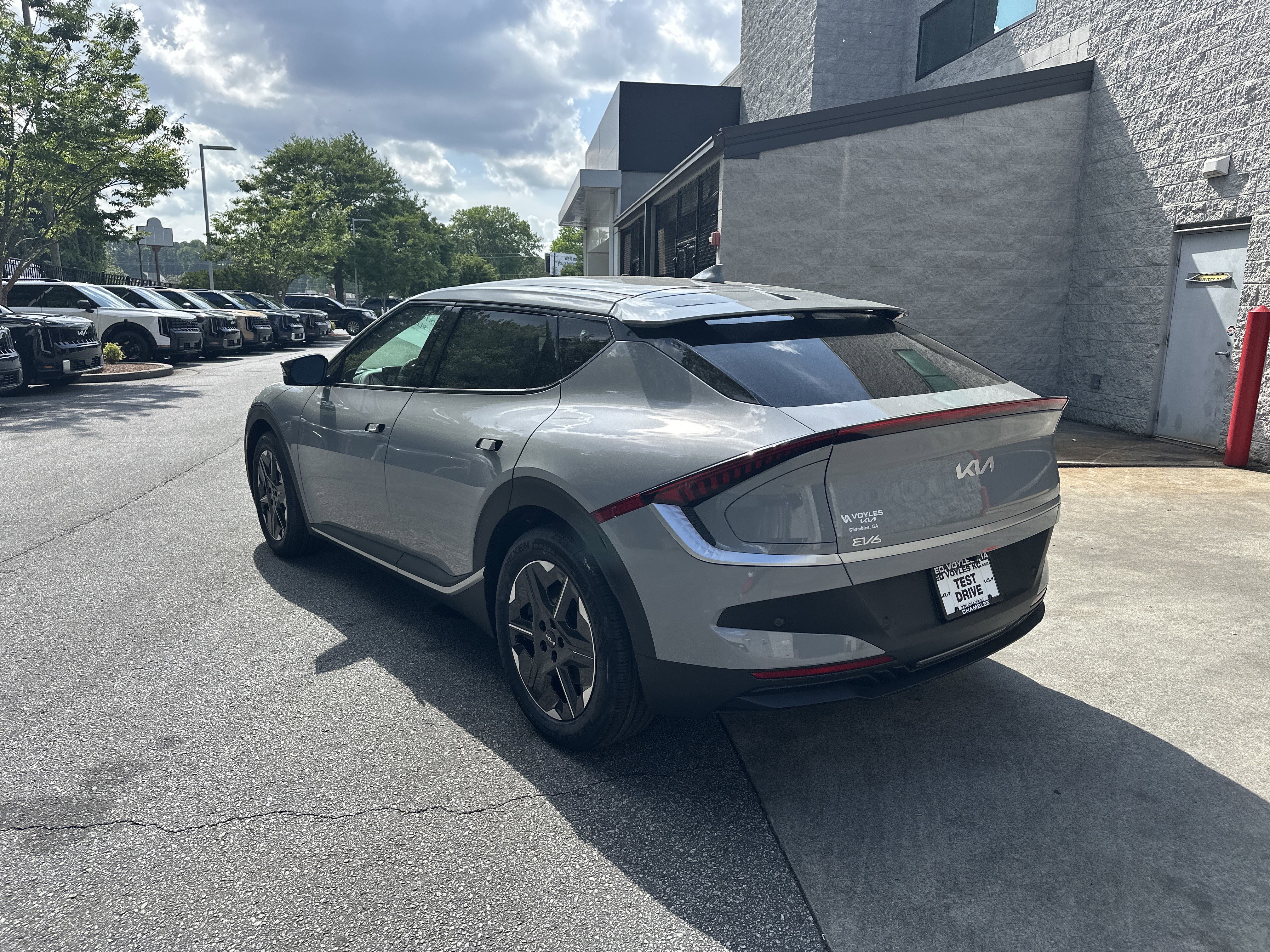 New 2026 Wolf Gray Kia LIGHT image 8
