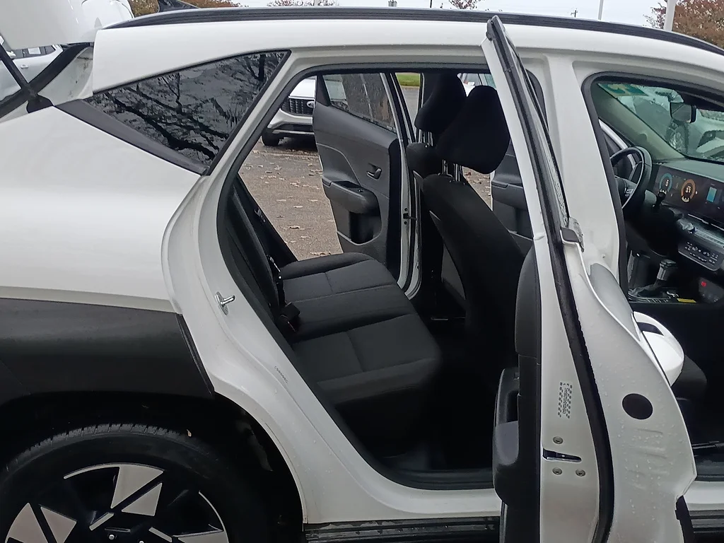 Used 2025 Atlas White Hyundai SEL image 15