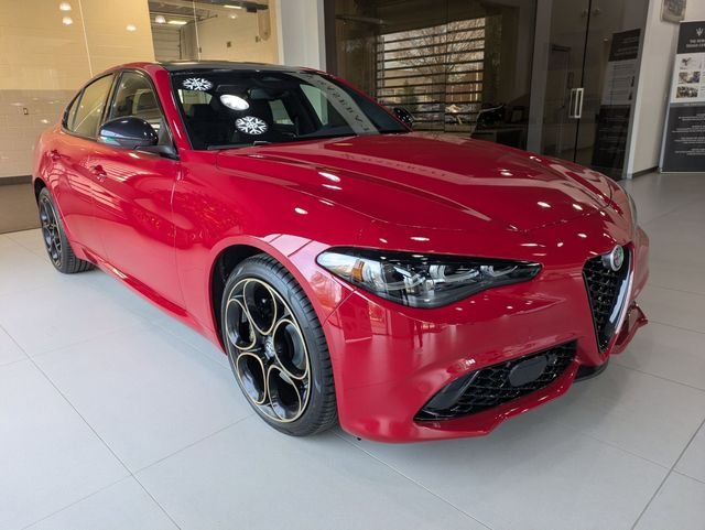 New 2025 Alfa Rosso (Red) Exterior Paint Alfa Romeo Intensa image 5