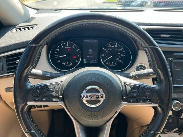 Used 2020 Blue Nissan SV image 9