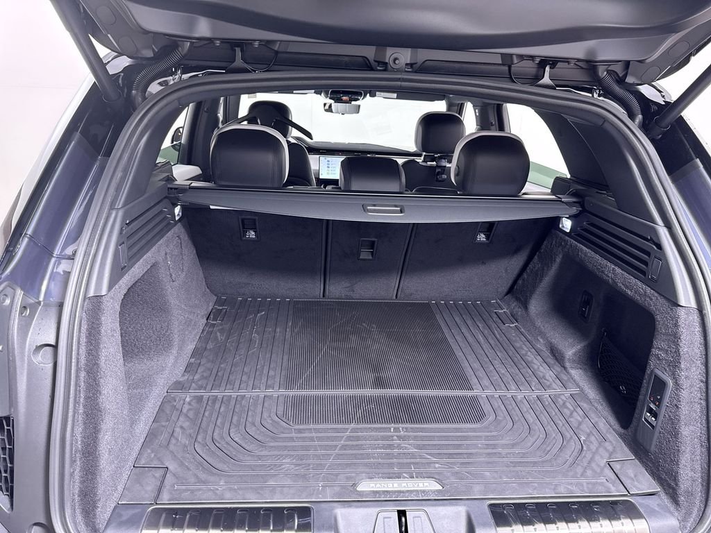 New 2026 Varesine Blue Land Rover Dynamic SE image 21