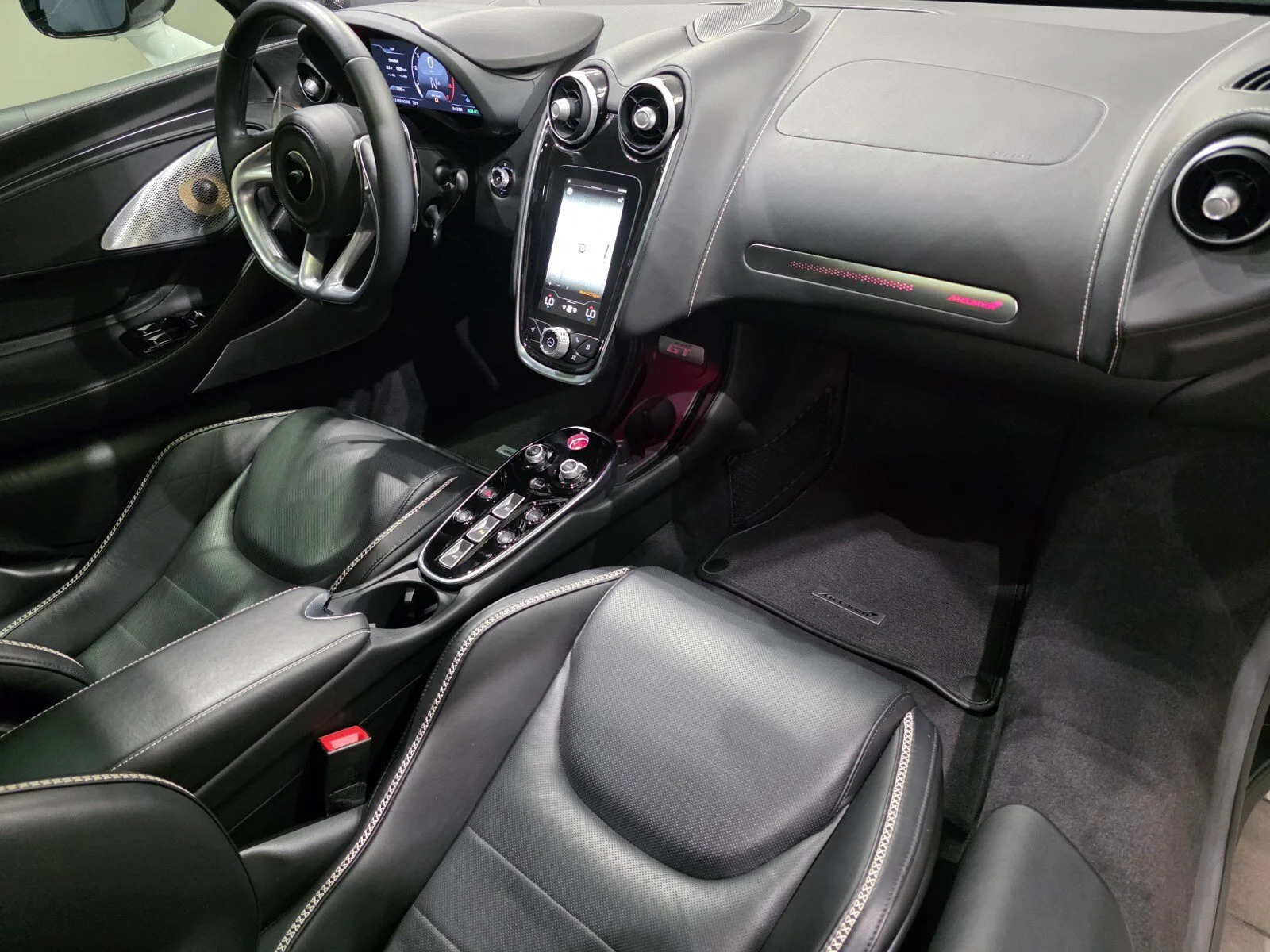 Used 2023 Silica White McLaren  image 21