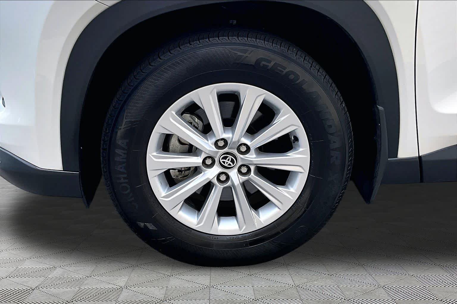 Used 2024 Wind Chill Pearl Toyota XLE image 11