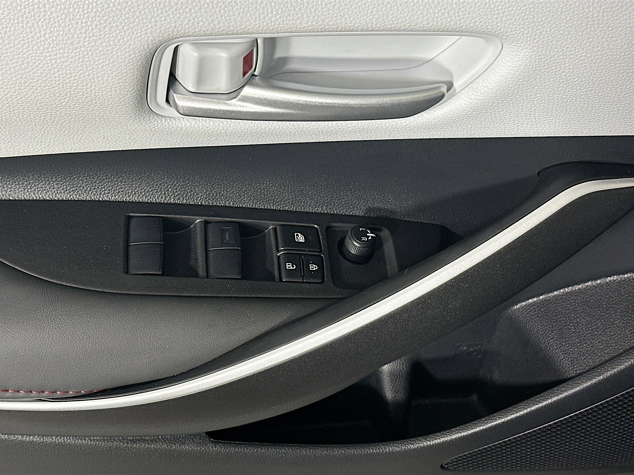 Used 2025 Blueprint Toyota SE image 14