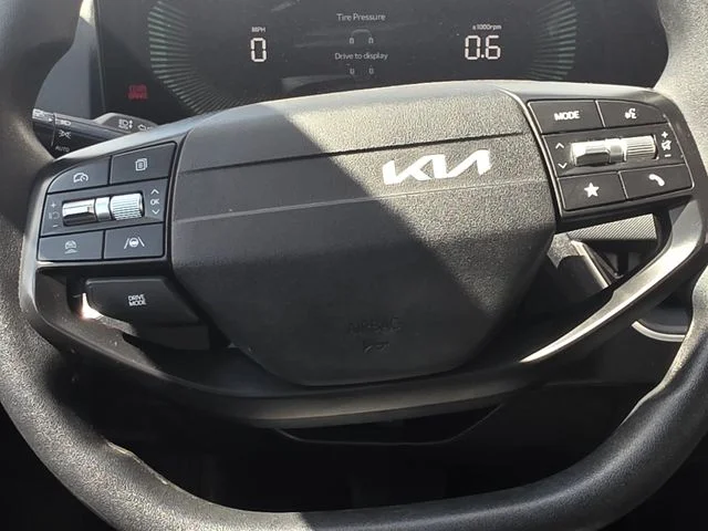 2025 Kia K4 LXS - Photo 23