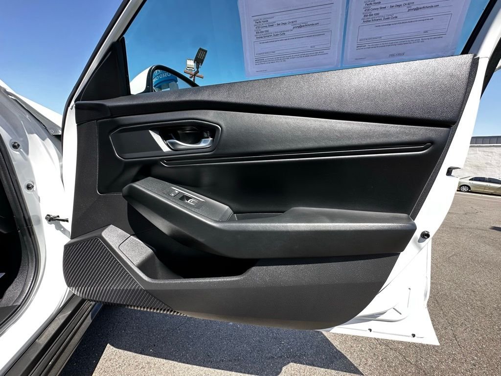 Used 2024  Honda EX image 17
