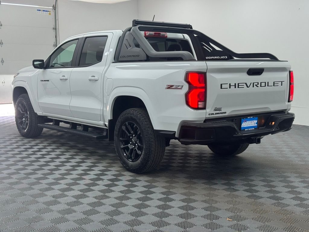 Used 2025 Summit White Chevrolet Z71 image 11
